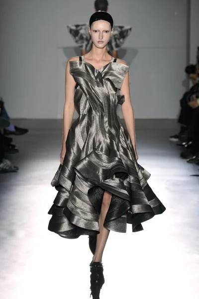 Look 13